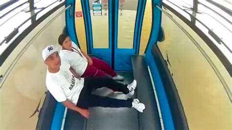 Video de pareja teniendo sexo en teleférico de Guayaquil: joven。